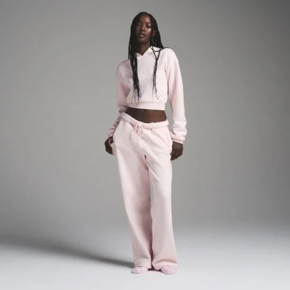 SKIMS Light Pink Hoodie and Jogger Set - Picture 9 of 11